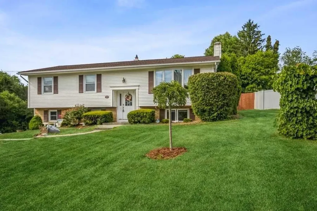 157 Meadow Lane Poughkeepsie NY 12603