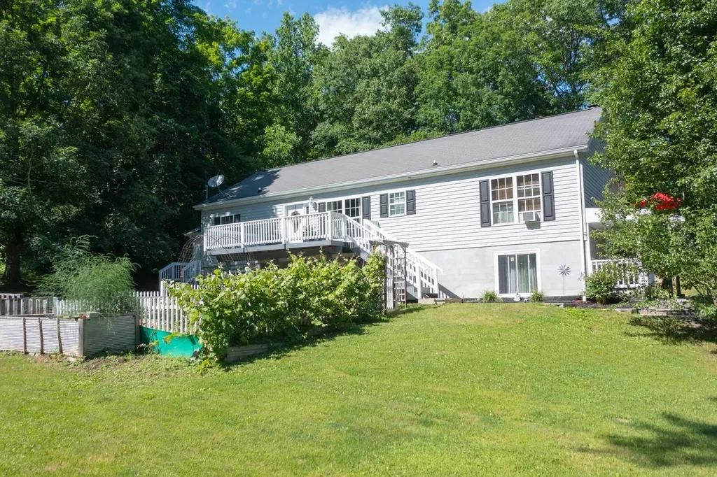 31 Willow Cross Road Hyde Park NY 12538