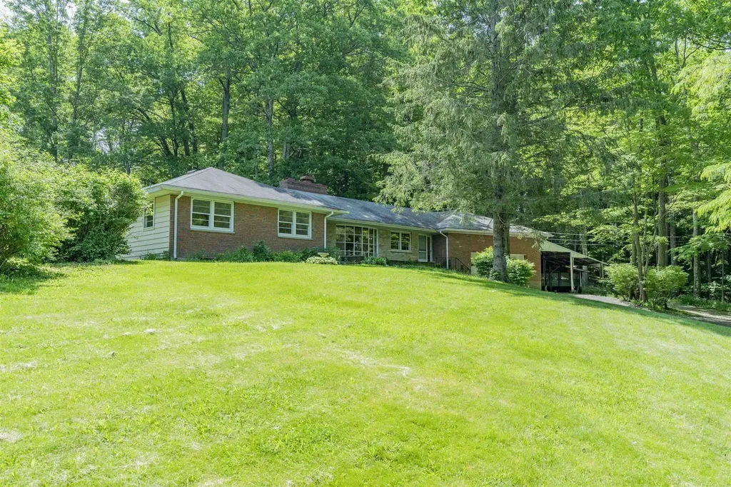 938 Freedom Road Pleasant Valley NY 12569