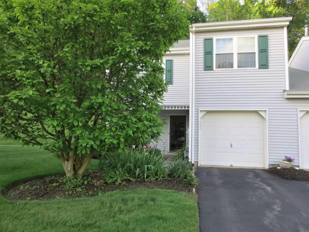 29 Tall Tree Lane Poughkeepsie NY 12601