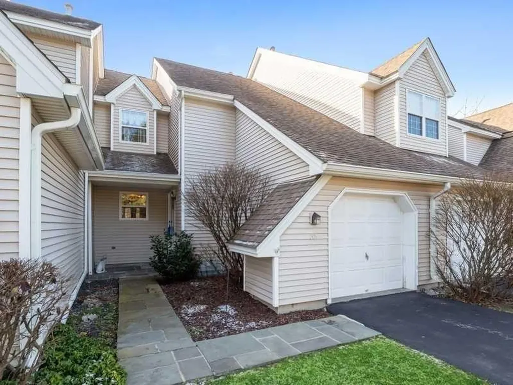 35 Prestwick Court Poughkeepsie NY 12603