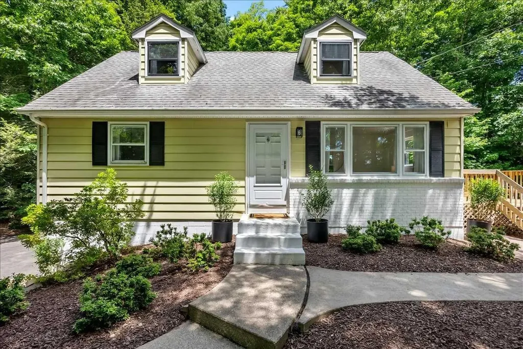 35 Shaker Lane Hyde Park NY 12538
