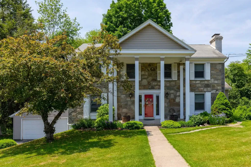 29 Round Hill Road Poughkeepsie NY 12603