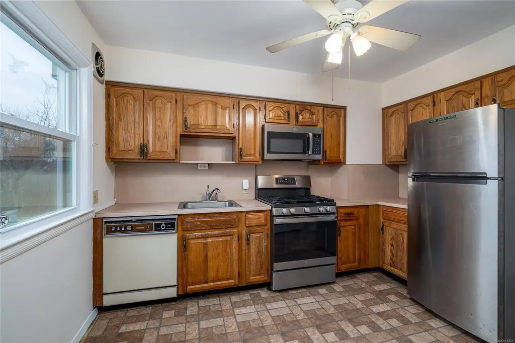 85 Jedwood Place Valley Stream NY 11581