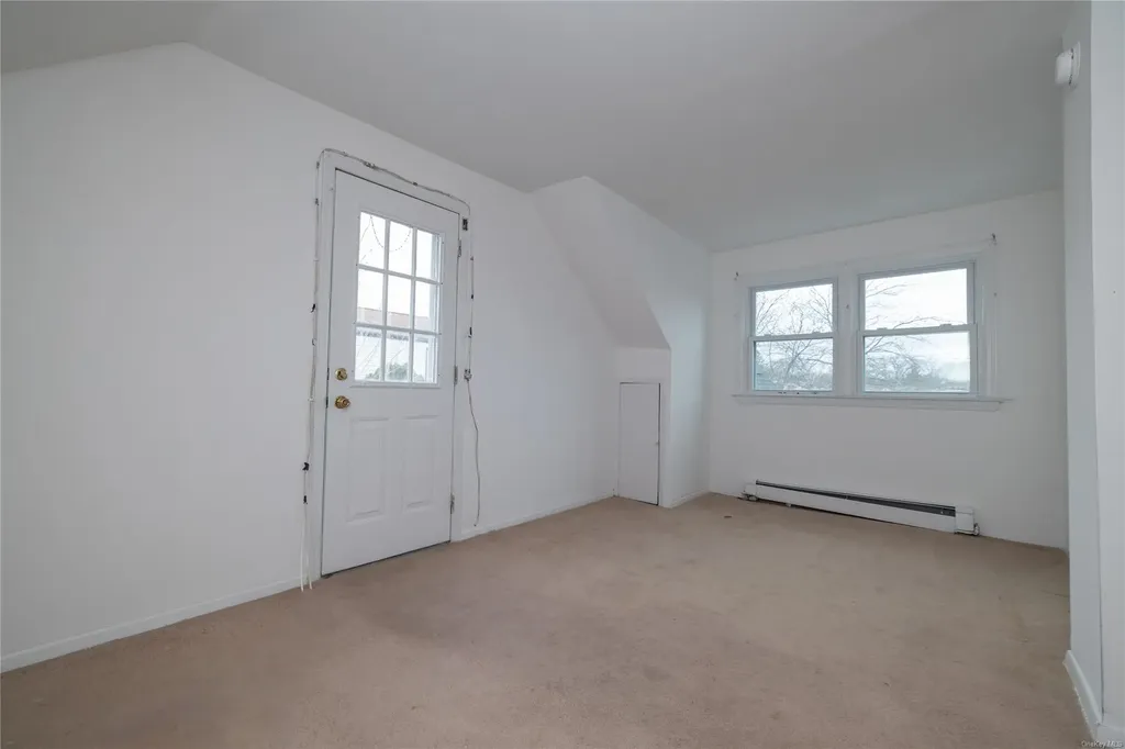 85 Jedwood Place Valley Stream NY 11581