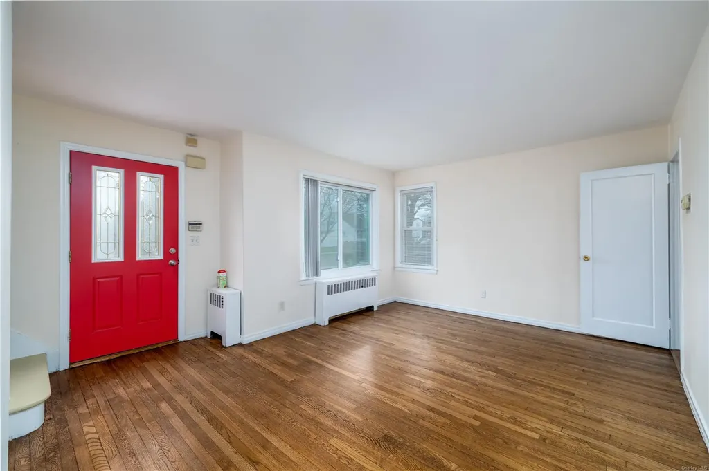 85 Jedwood Place Valley Stream NY 11581