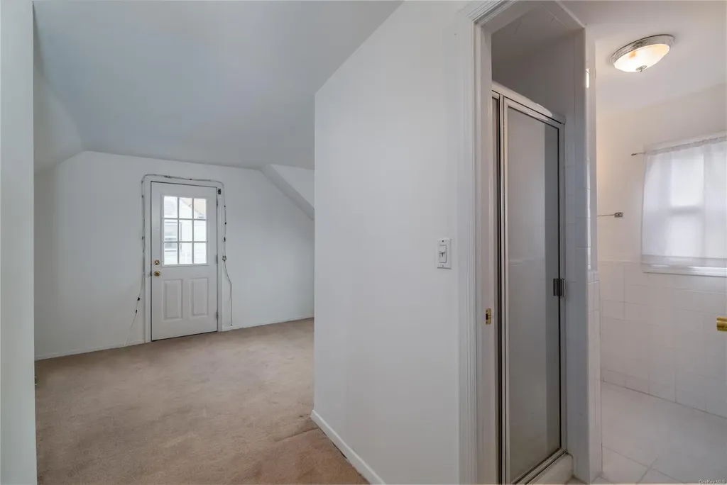 85 Jedwood Place Valley Stream NY 11581