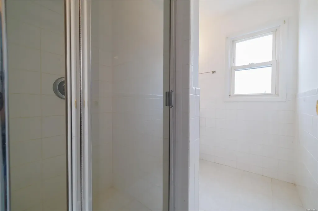 85 Jedwood Place Valley Stream NY 11581