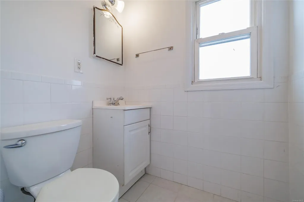 85 Jedwood Place Valley Stream NY 11581
