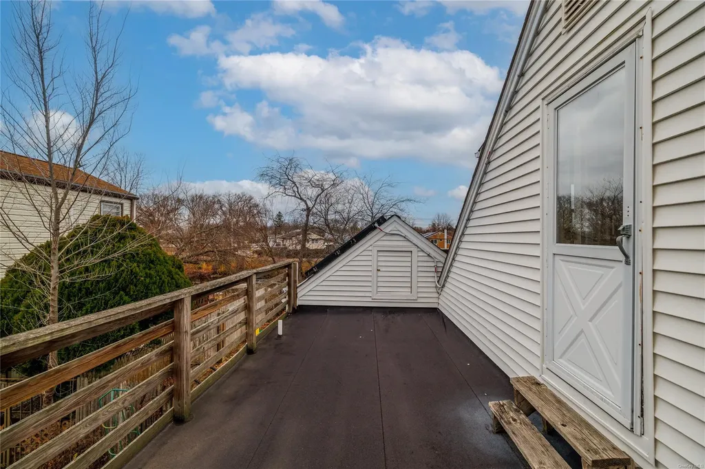 85 Jedwood Place Valley Stream NY 11581