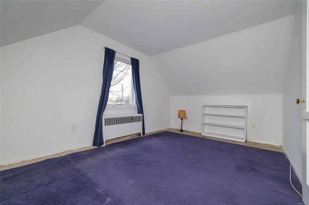 85 Jedwood Place Valley Stream NY 11581