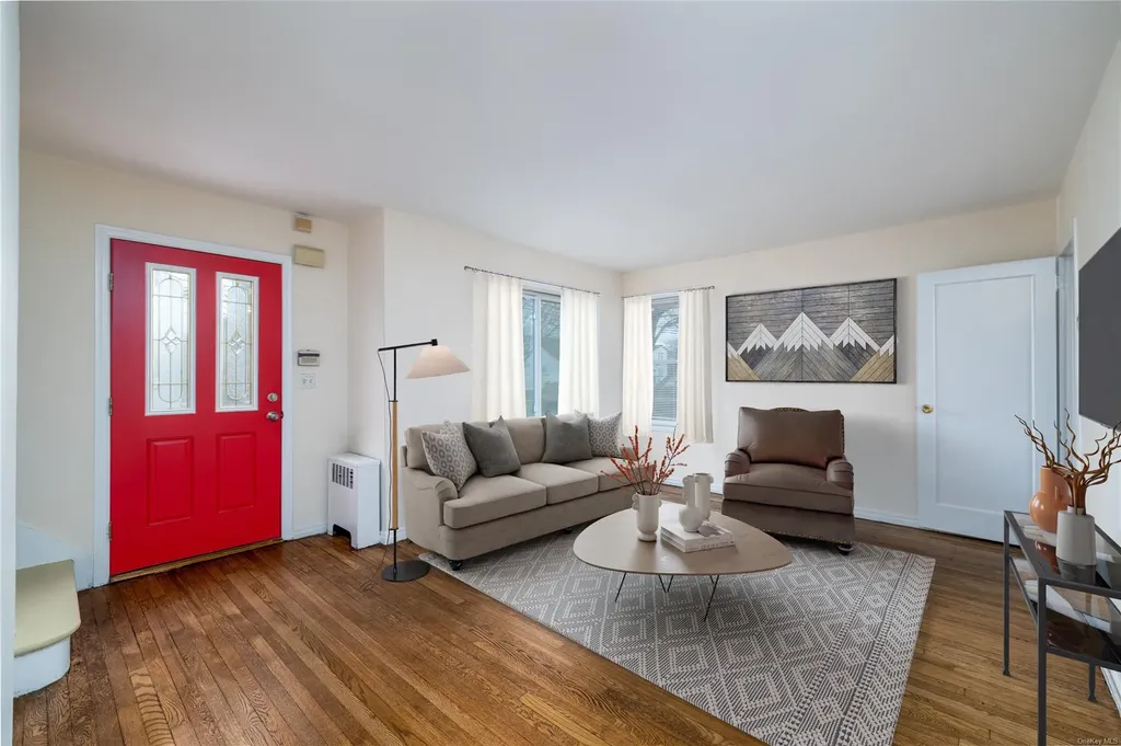 85 Jedwood Place Valley Stream NY 11581