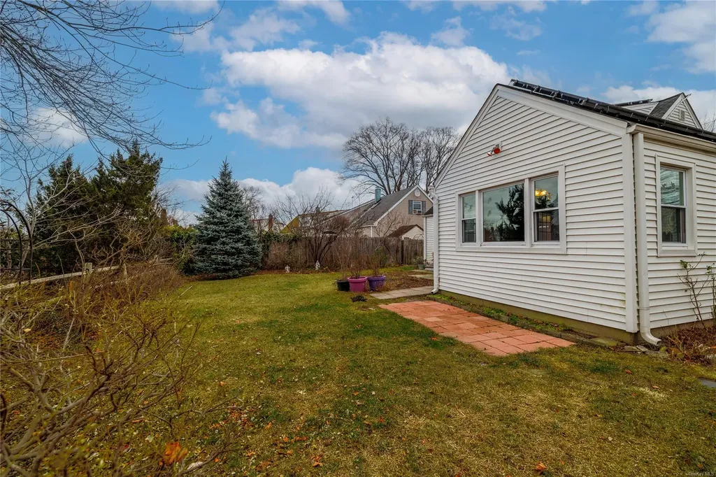 85 Jedwood Place Valley Stream NY 11581