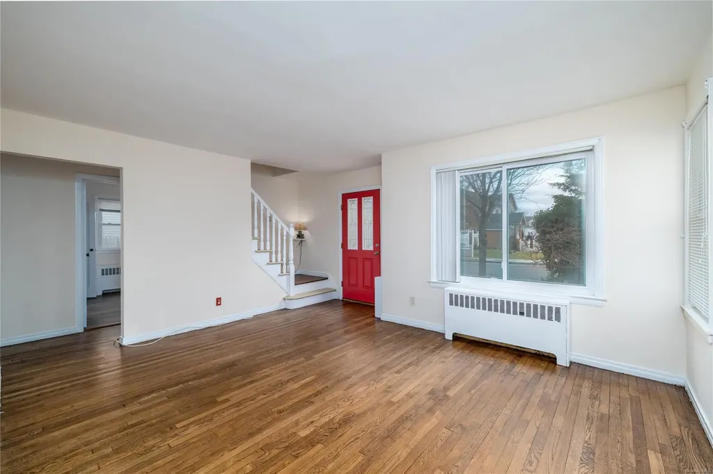 85 Jedwood Place Valley Stream NY 11581