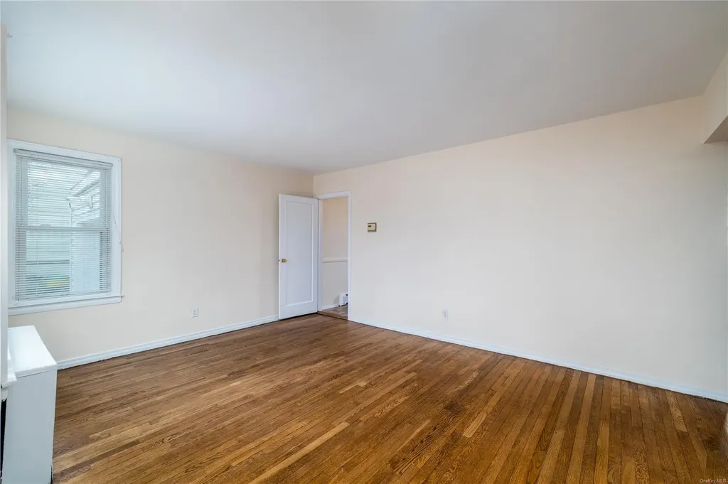 85 Jedwood Place Valley Stream NY 11581
