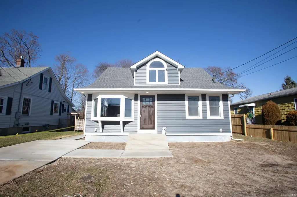 13 Hemlock Street Islip NY 11751
