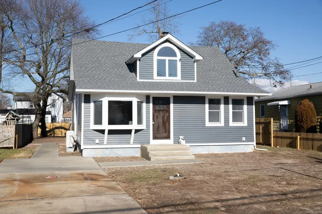 13 Hemlock Street Islip NY 11751