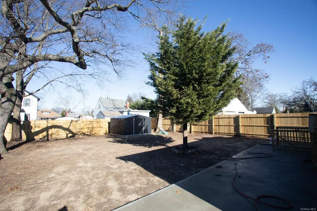 13 Hemlock Street Islip NY 11751
