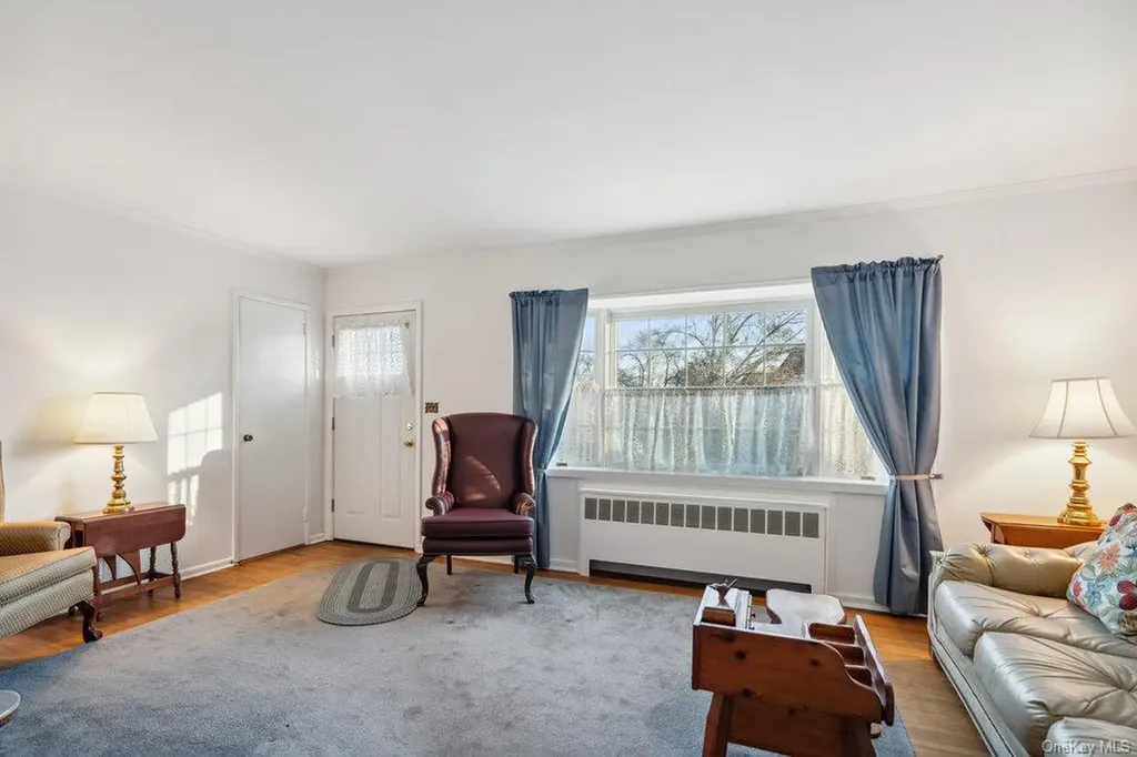 102 Devonshire Drive East Norwich NY 11732