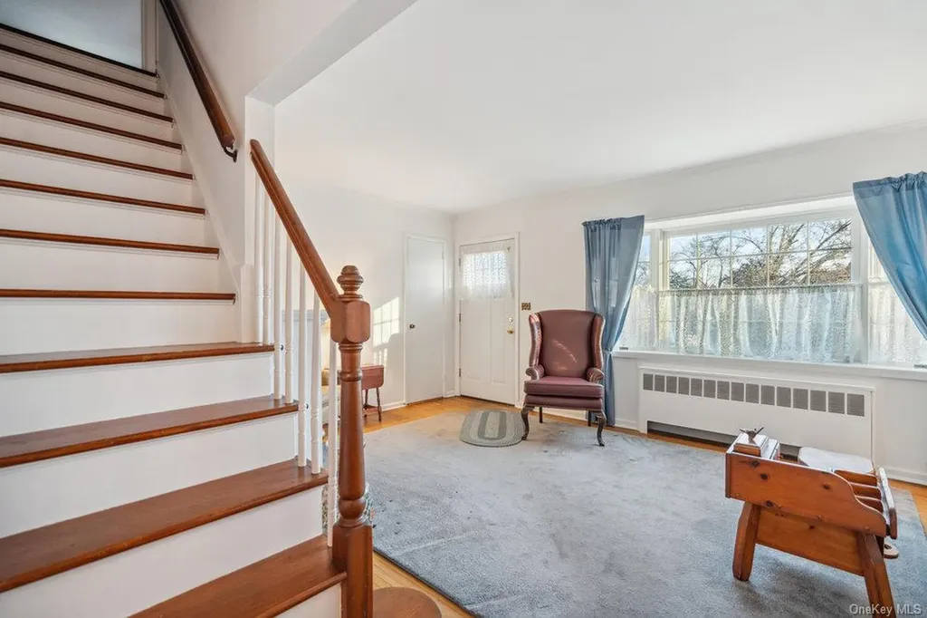 102 Devonshire Drive East Norwich NY 11732