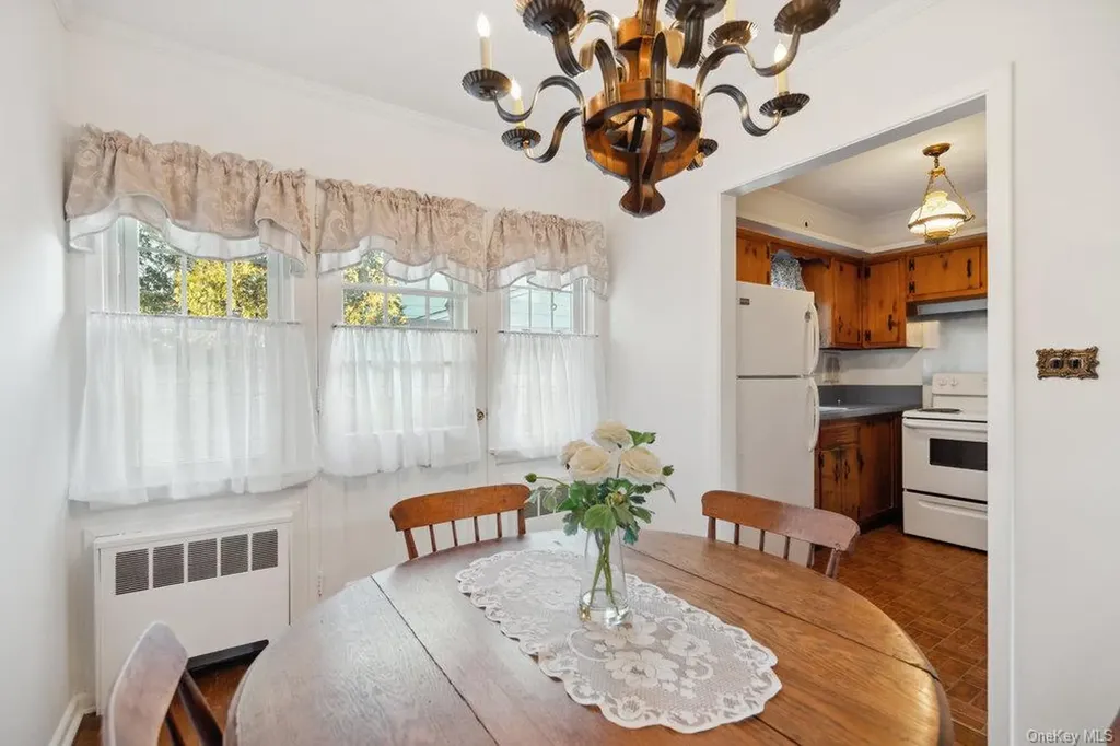 102 Devonshire Drive East Norwich NY 11732