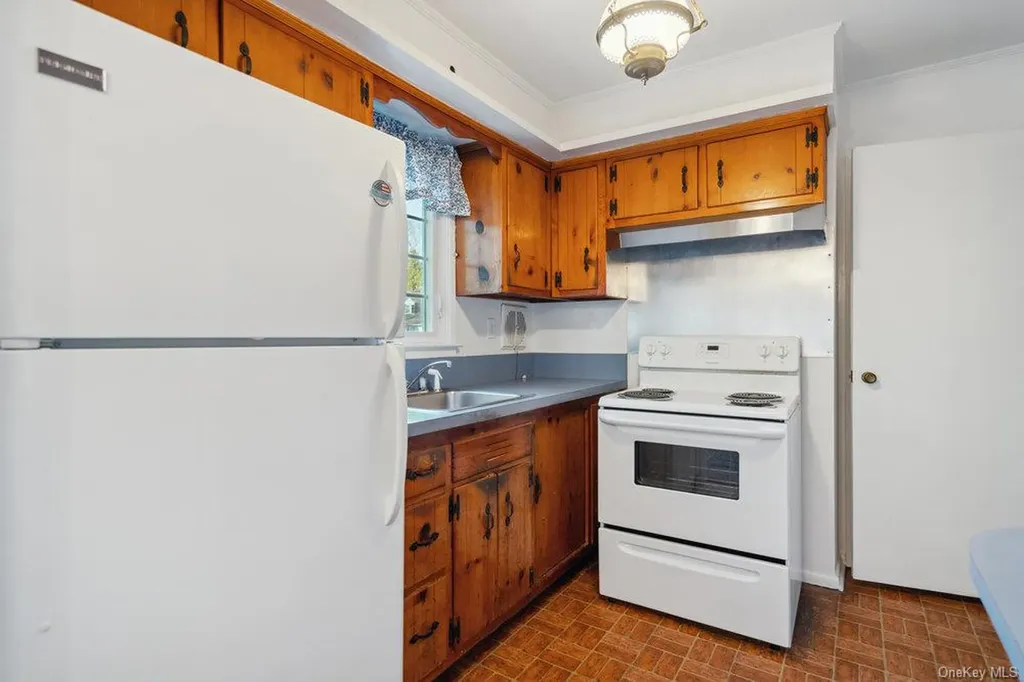 102 Devonshire Drive East Norwich NY 11732