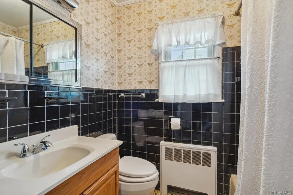 102 Devonshire Drive East Norwich NY 11732