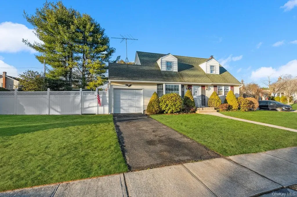 102 Devonshire Drive East Norwich NY 11732