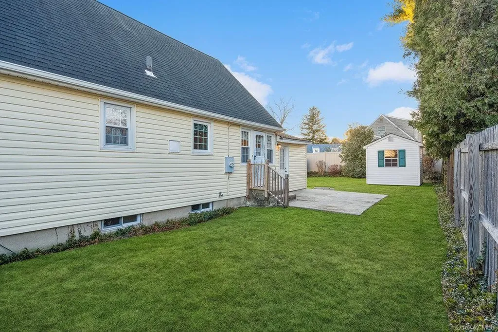 102 Devonshire Drive East Norwich NY 11732