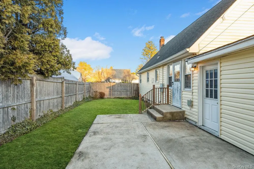 102 Devonshire Drive East Norwich NY 11732