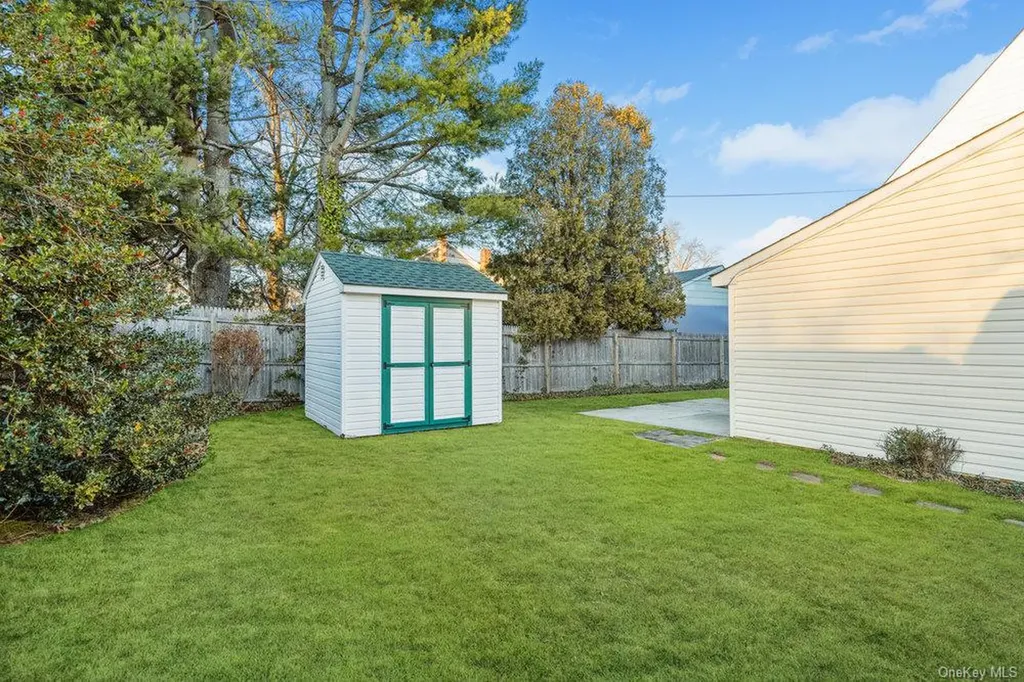 102 Devonshire Drive East Norwich NY 11732