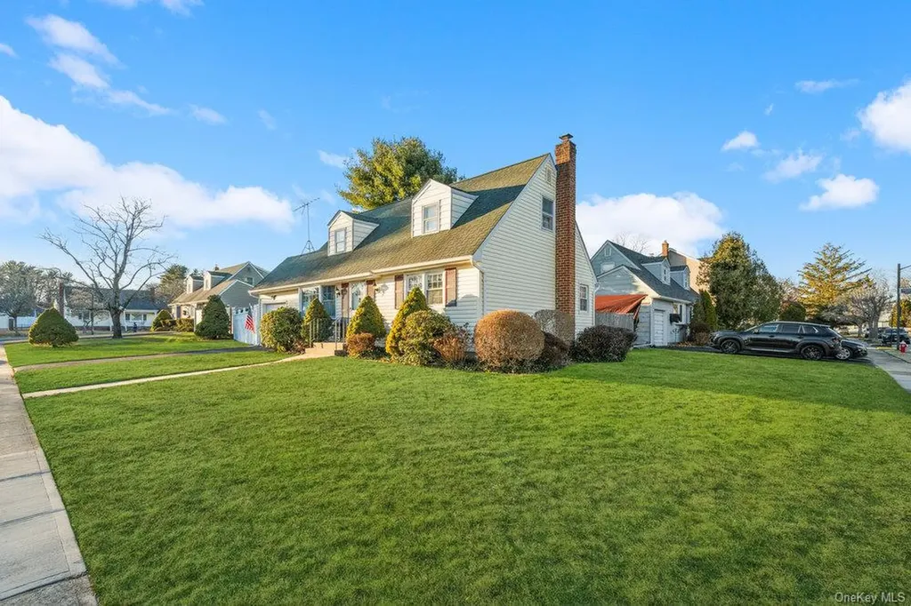 102 Devonshire Drive East Norwich NY 11732