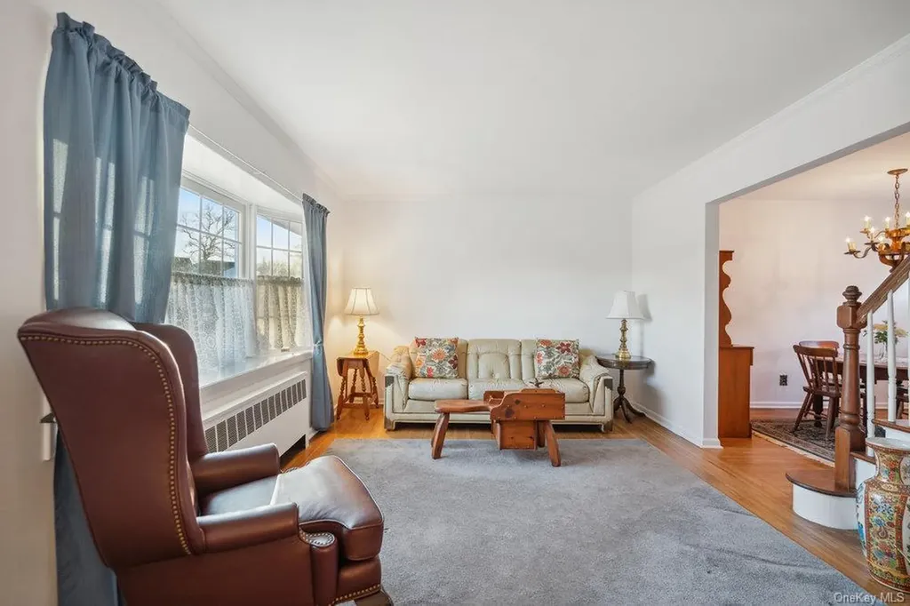 102 Devonshire Drive East Norwich NY 11732