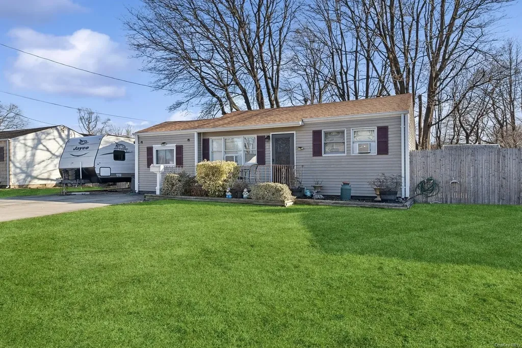 38 20th Avenue Bay Shore NY 11706