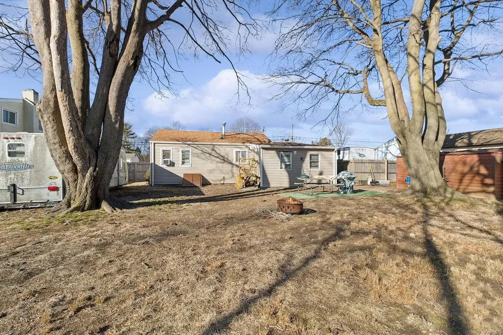 38 20th Avenue Bay Shore NY 11706
