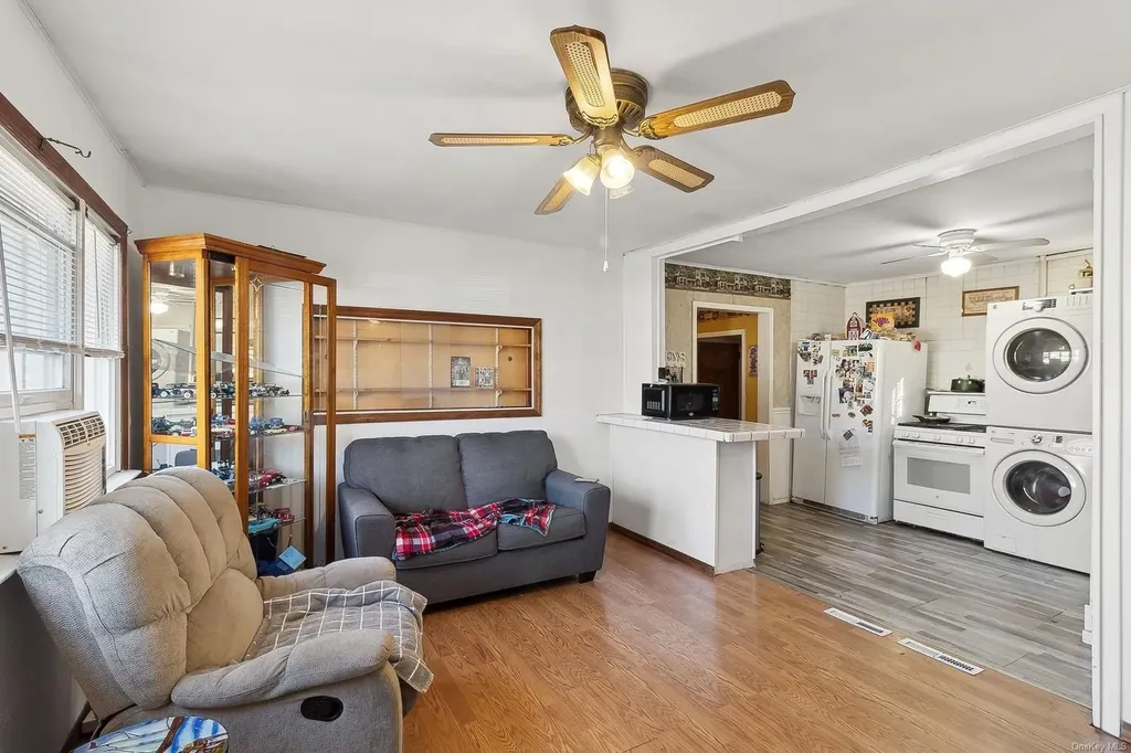 38 20th Avenue Bay Shore NY 11706