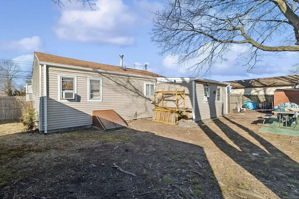 38 20th Avenue Bay Shore NY 11706