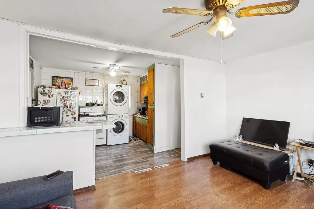 38 20th Avenue Bay Shore NY 11706
