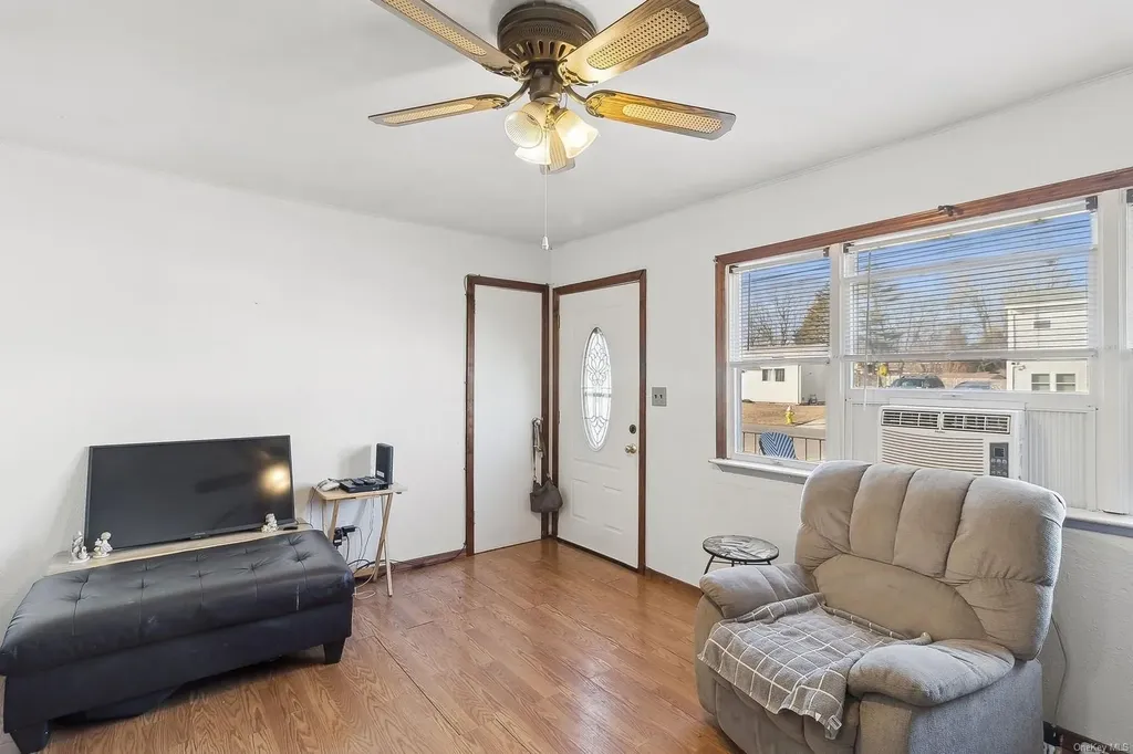 38 20th Avenue Bay Shore NY 11706