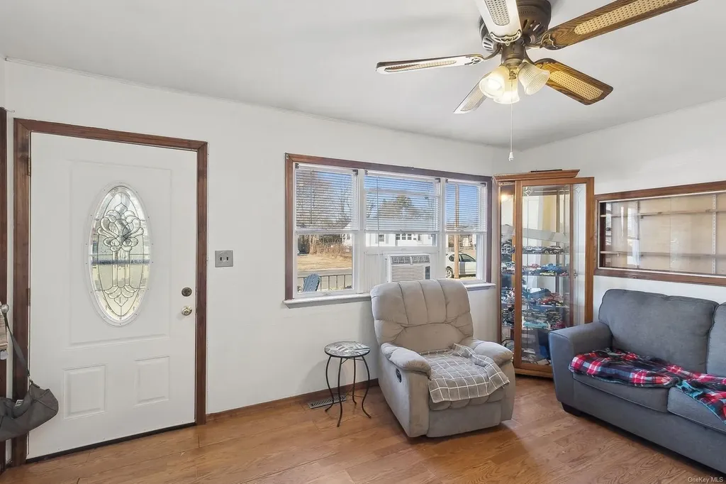 38 20th Avenue Bay Shore NY 11706