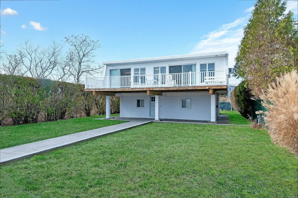 51 Oceanview Drive Mastic Beach NY 11951