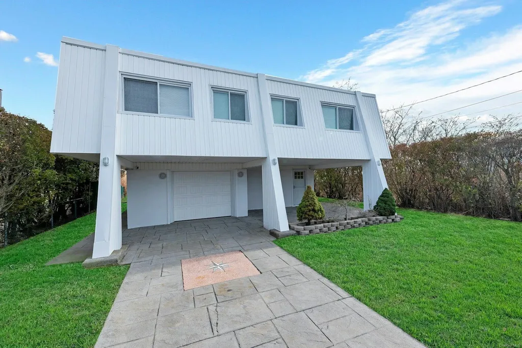 51 Oceanview Drive Mastic Beach NY 11951