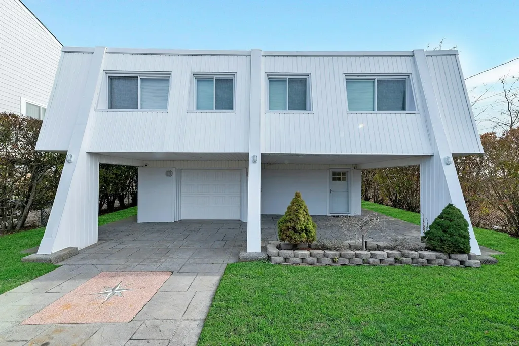 51 Oceanview Drive Mastic Beach NY 11951