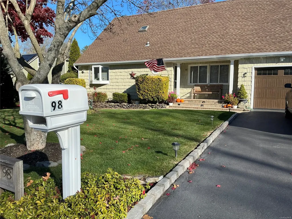98 Forrest Avenue Shirley NY 11967