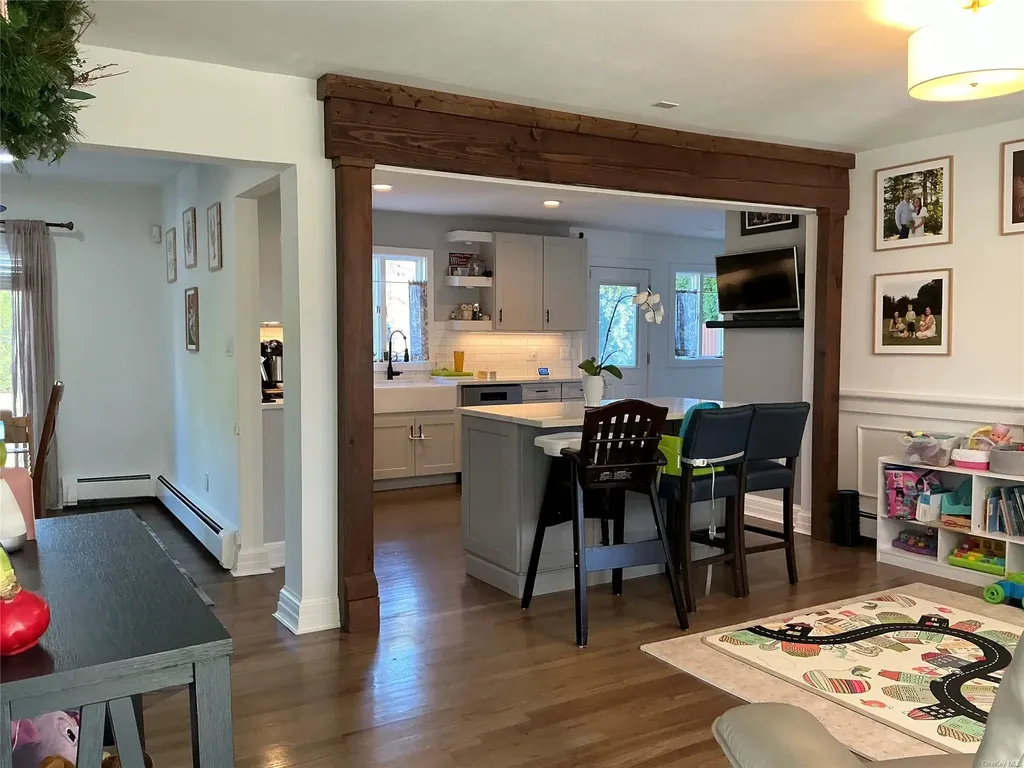 98 Forrest Avenue Shirley NY 11967