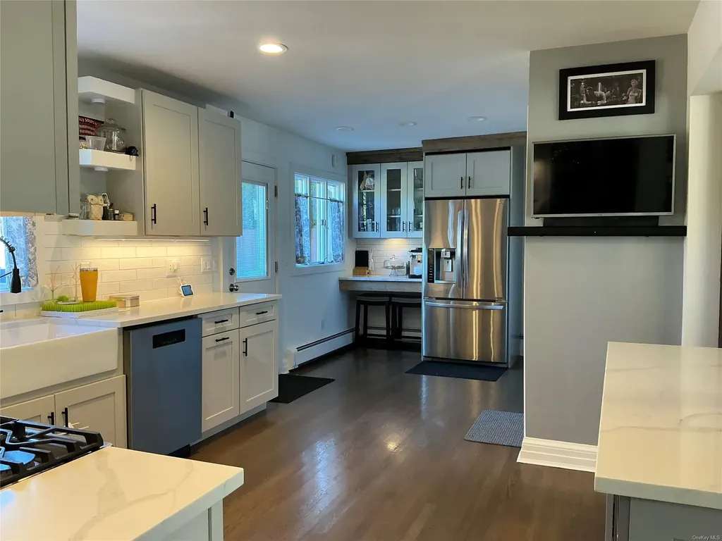 98 Forrest Avenue Shirley NY 11967