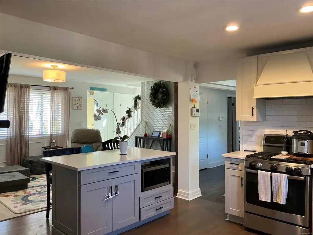 98 Forrest Avenue Shirley NY 11967