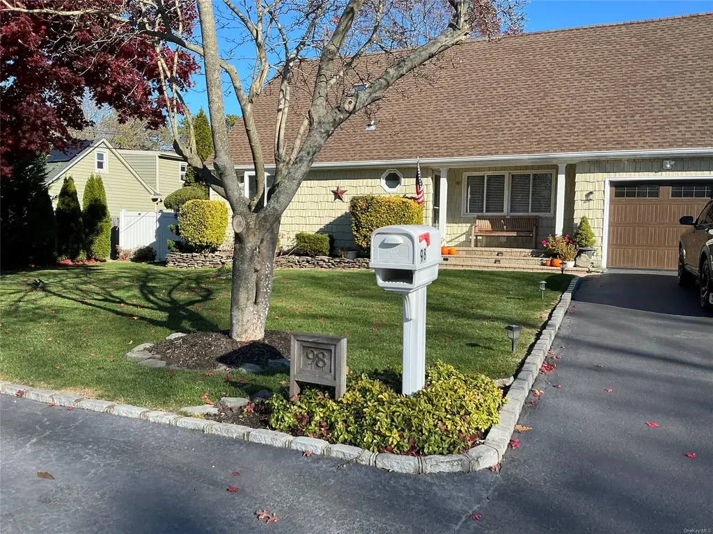 98 Forrest Avenue Shirley NY 11967