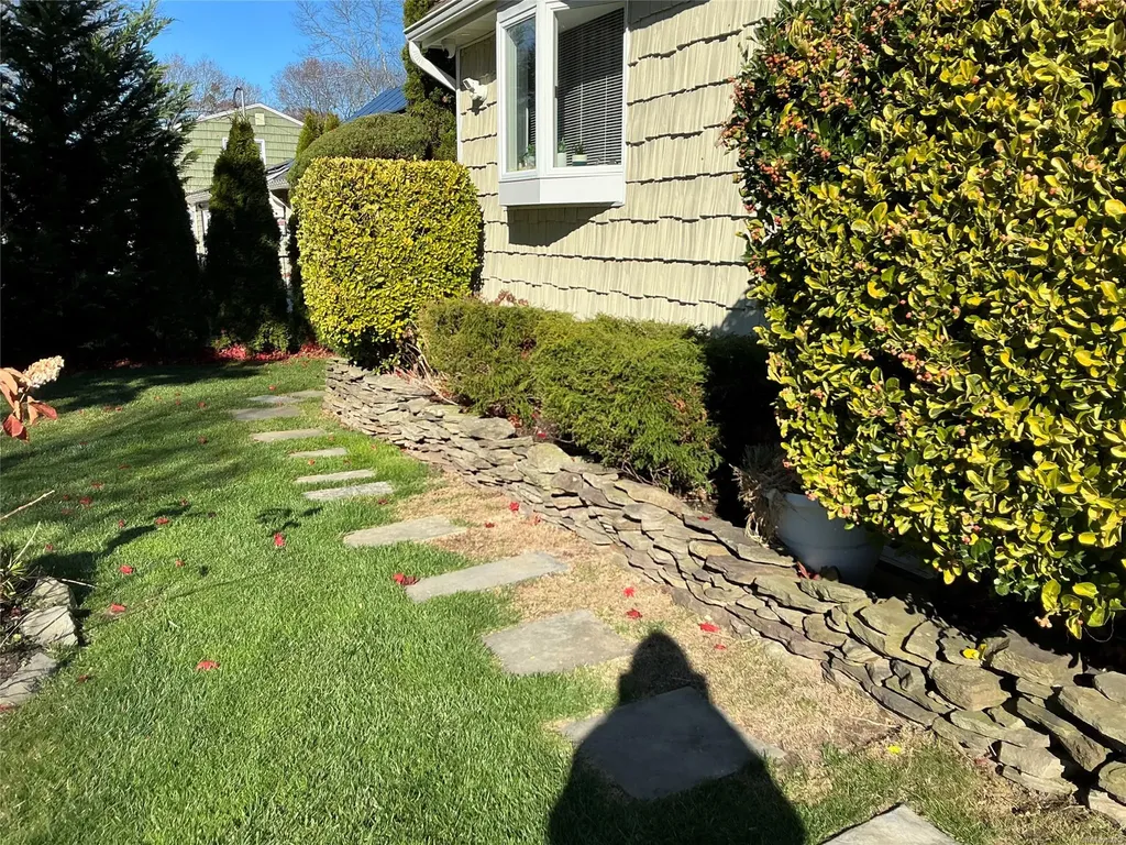 98 Forrest Avenue Shirley NY 11967