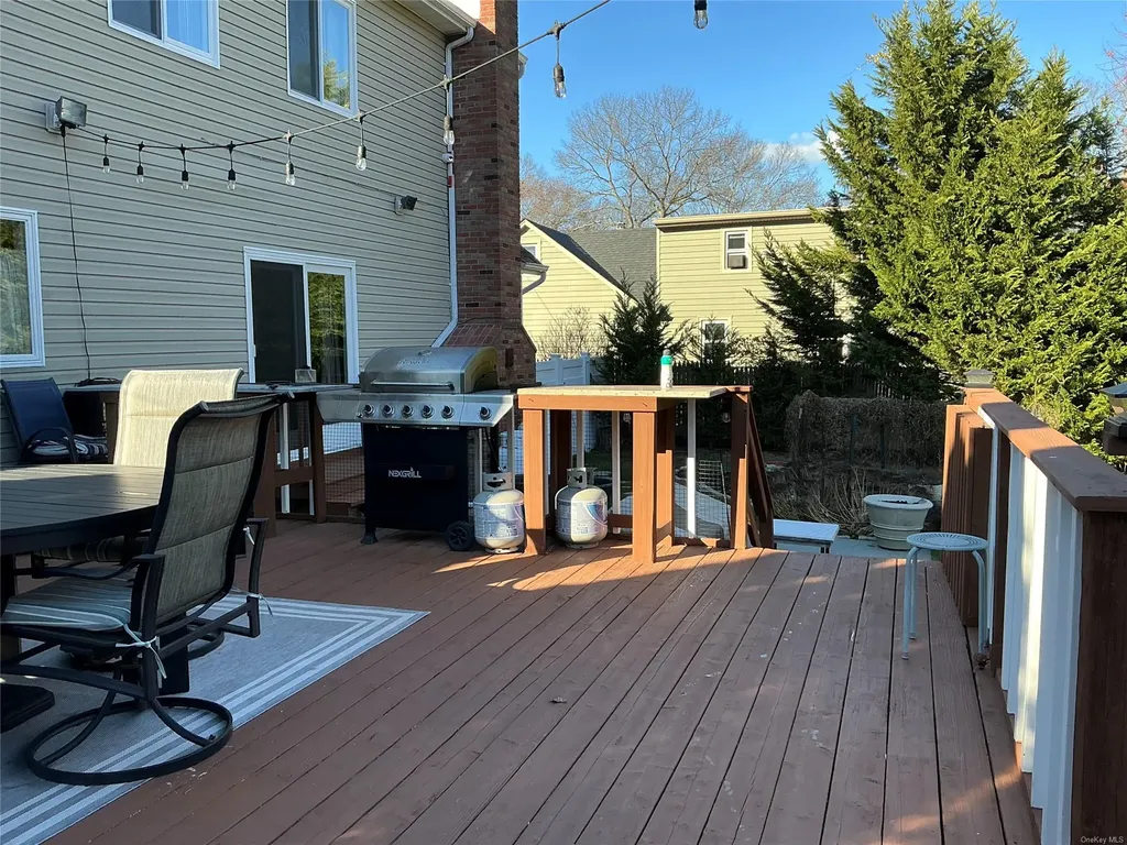 98 Forrest Avenue Shirley NY 11967